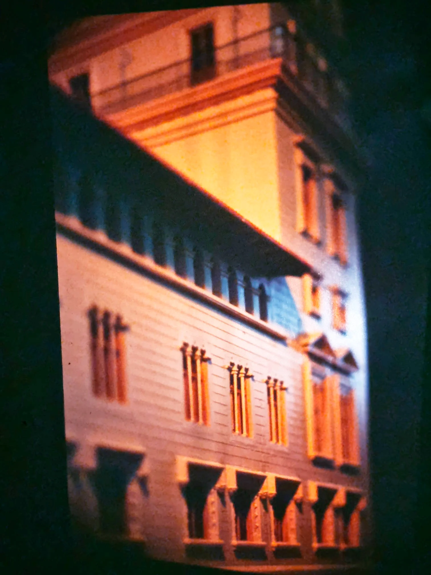 Maqueta Palau de la Generalitat Valenciana — detalle nocturno de fachada
